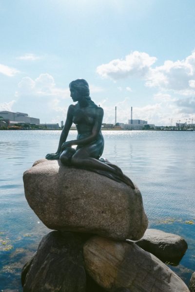 little mermaid statue by waterside