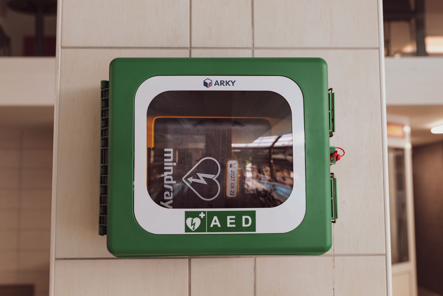 defibrilator on wall